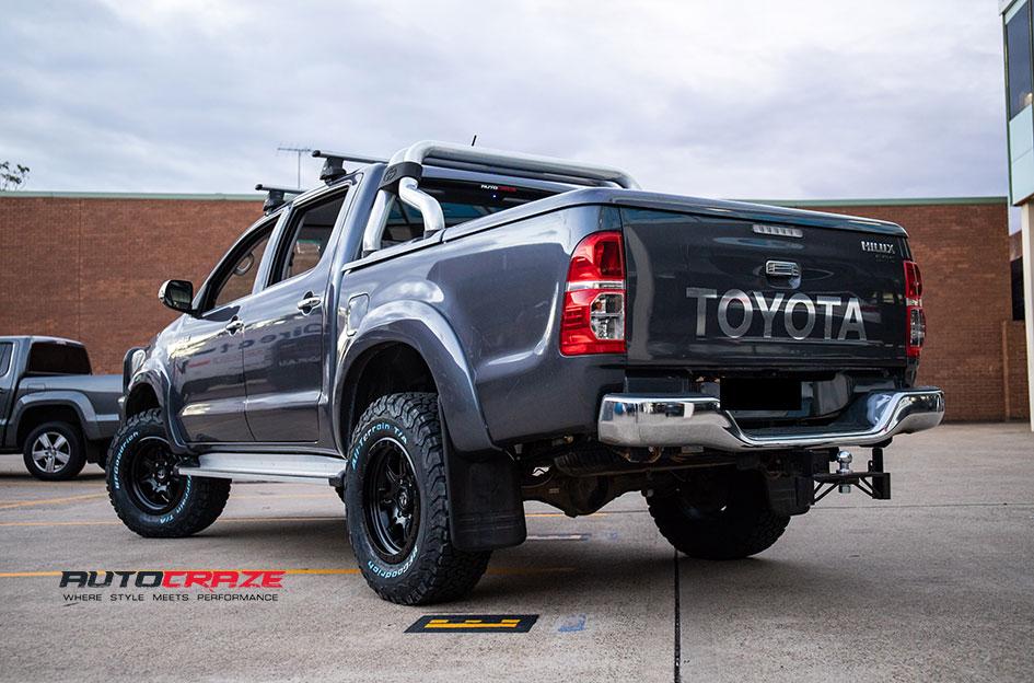 TOYOTA HILUX N70 4WD JM2 MATTE BLACK